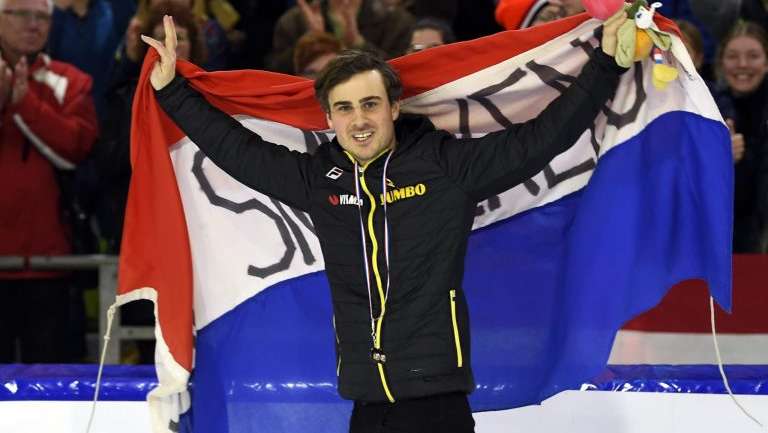 Gouden Speld voor Jan Smeekens en Douwe de Vries bij afscheid in Thialf   