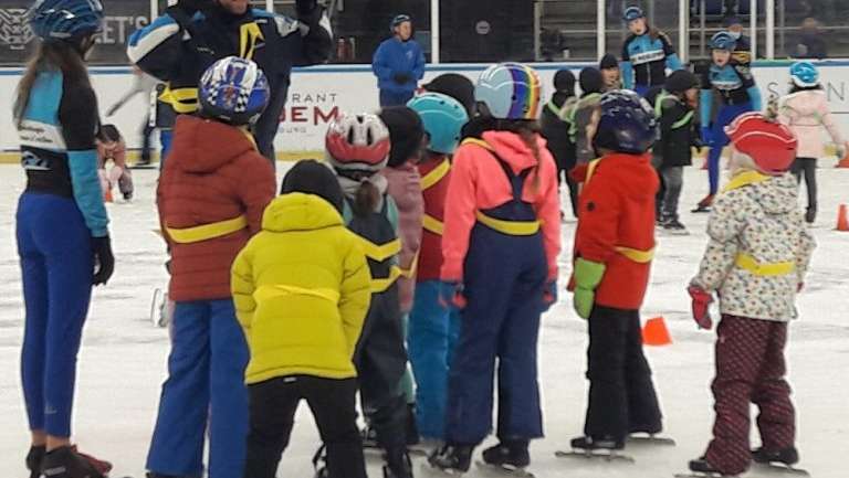 Clinics ASV De Poelster brengen 1400 kinderen in aanraking met schaatssport