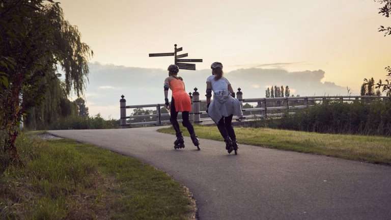 Doe je wieltjes onder en train met Irene Schouten (FriesBlond) en Kalvijn voor de SKATE4daagse