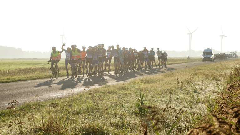 It giet oan: Elfstedentocht op skeelers bij IJsclub de Polder uit Bantega