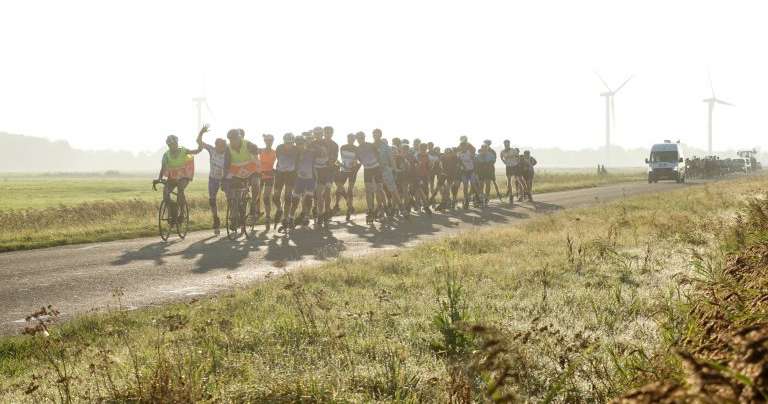 It giet oan: Elfstedentocht op skeelers bij IJsclub de Polder uit Bantega