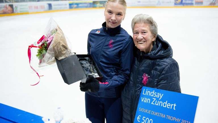 Lindsay van Zundert ontvangt Jaarprijs Kunstrijden 2021