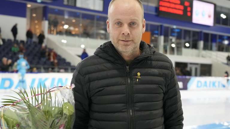 Gouden Speld voor Arjan Stroetinga tijdens afscheid in Thialf
