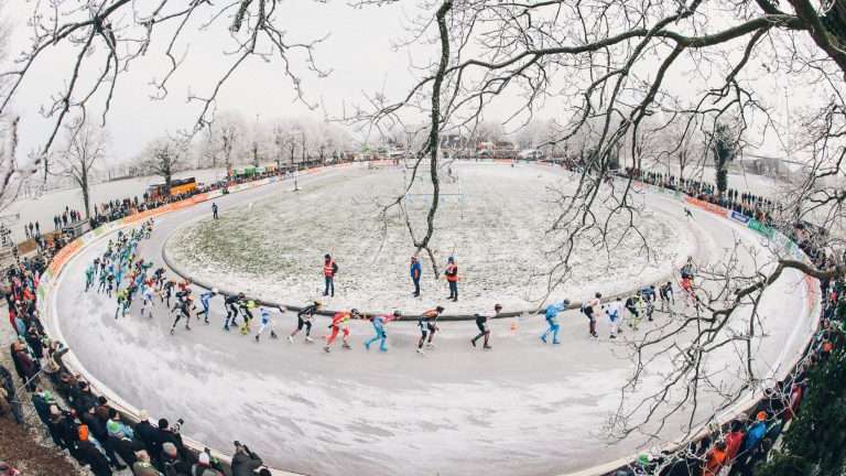 IJsvloer Noordlaren is dik genoeg: vanavond eerste marathon op natuurijs seizoen 2021-2022