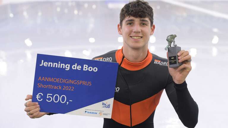 Shorttracktalent Jenning de Boo krijgt aanmoedigingsprijs KNSB na wereldtitel