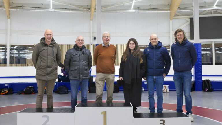 KNSB geeft podium aan IJshal De Vliet