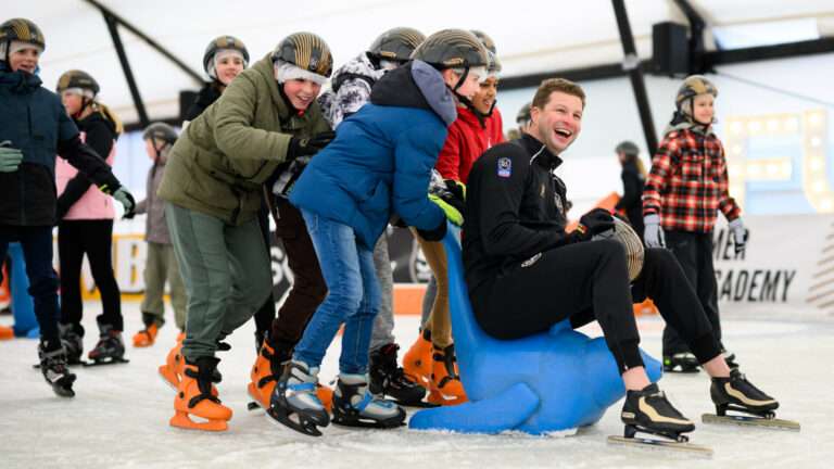 Sven Kramer Academy brengt 10.000 kinderen op het ijs