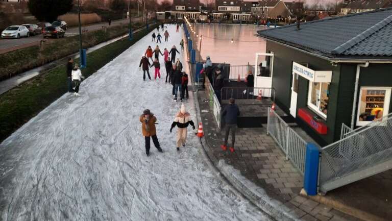 Volop schaatspret op natuurijs, van Kudelstaart tot Hengelo