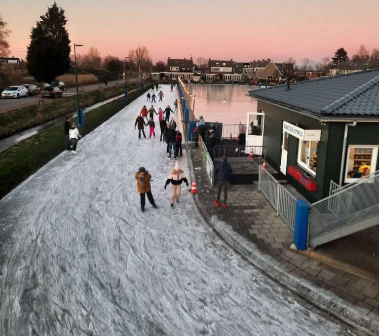 Volop schaatspret op natuurijs, van Kudelstaart tot Hengelo