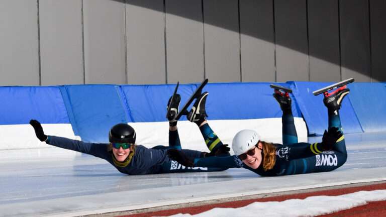 Delftse studenten gaan al 25 jaar Effe Lekker Schaatsen, nu zelfs in Collalbo