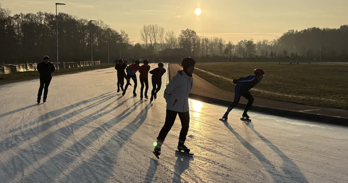 Witte coating helpt Winterswijk in kwakkelwinter aan 22 dagen natuurijs