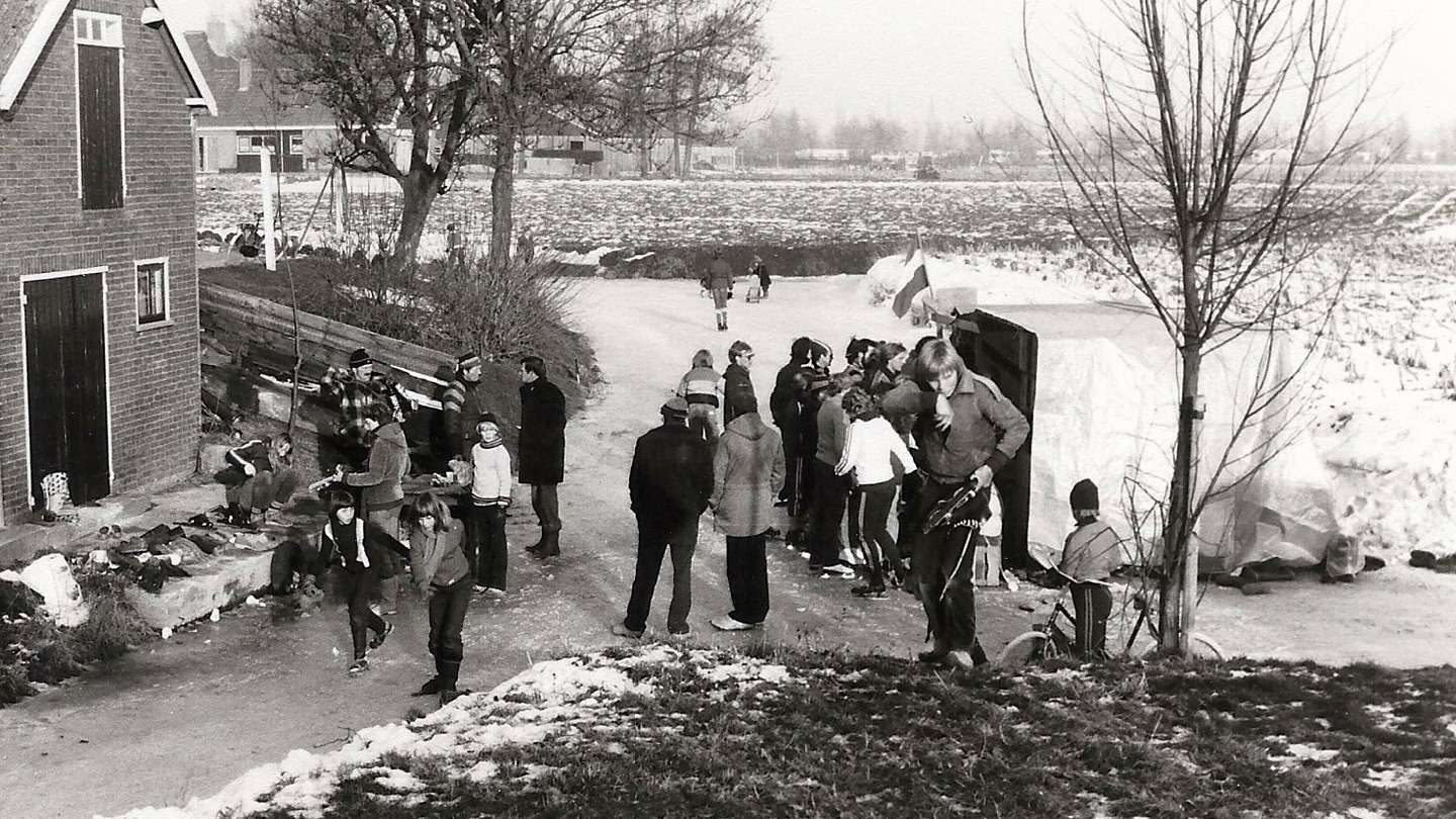 ijsclub_opperdoes_stempelpost-bij-de-tempel-1982