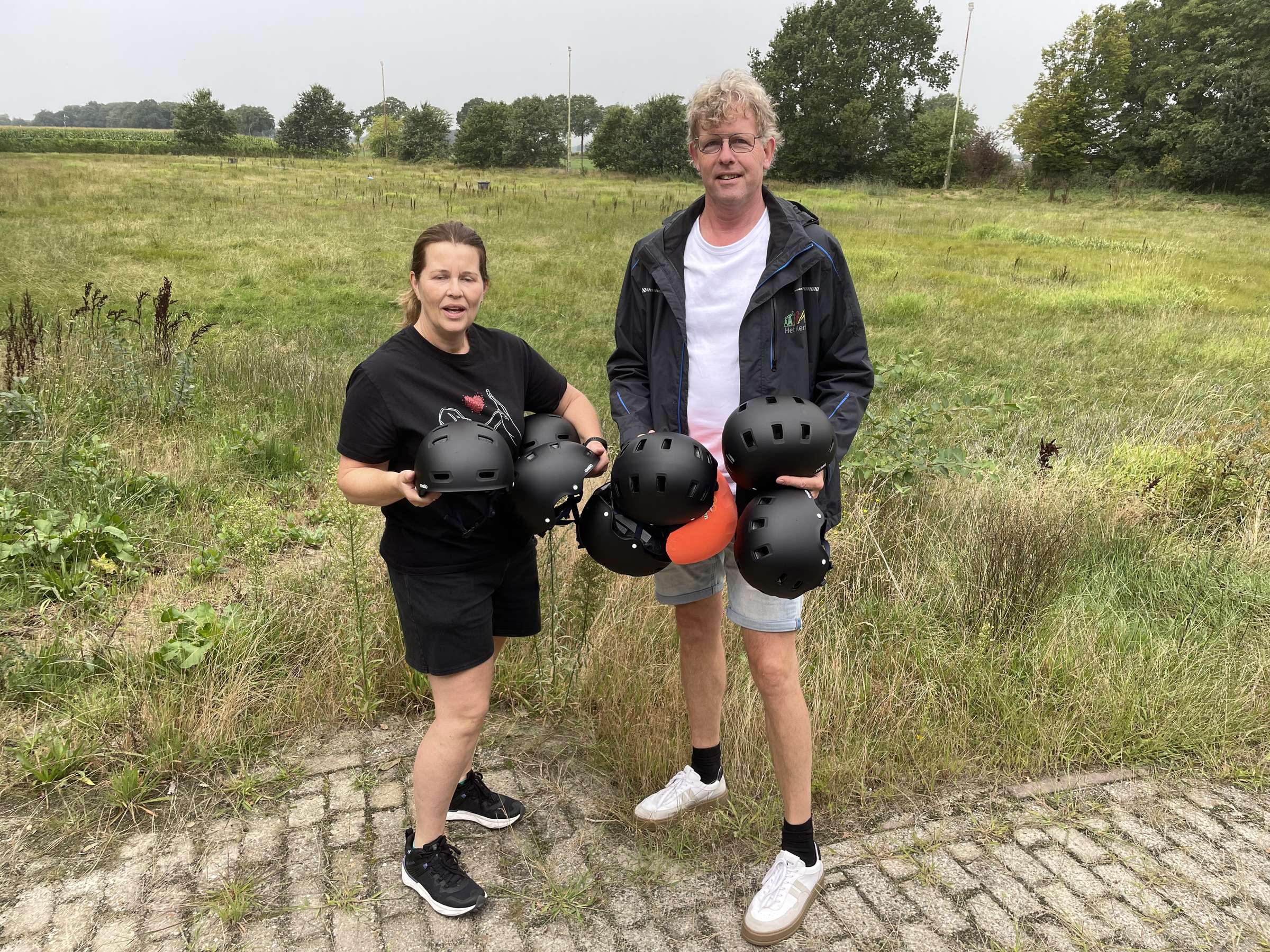Het Kerffien - helmen voor ijsclub Schoonebeek