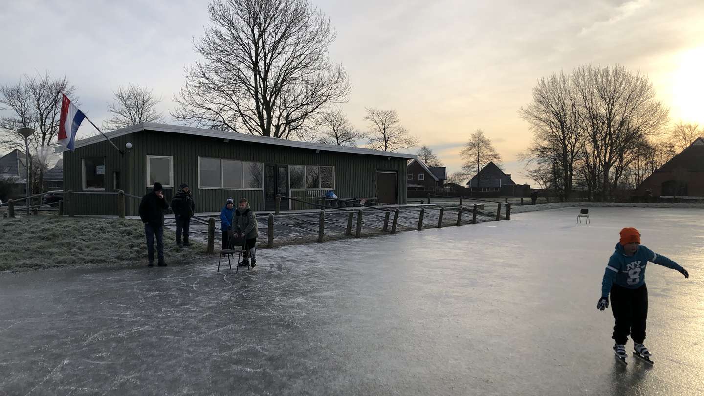 IJsclub Warffum - 150 jaar -sfeerbeeld