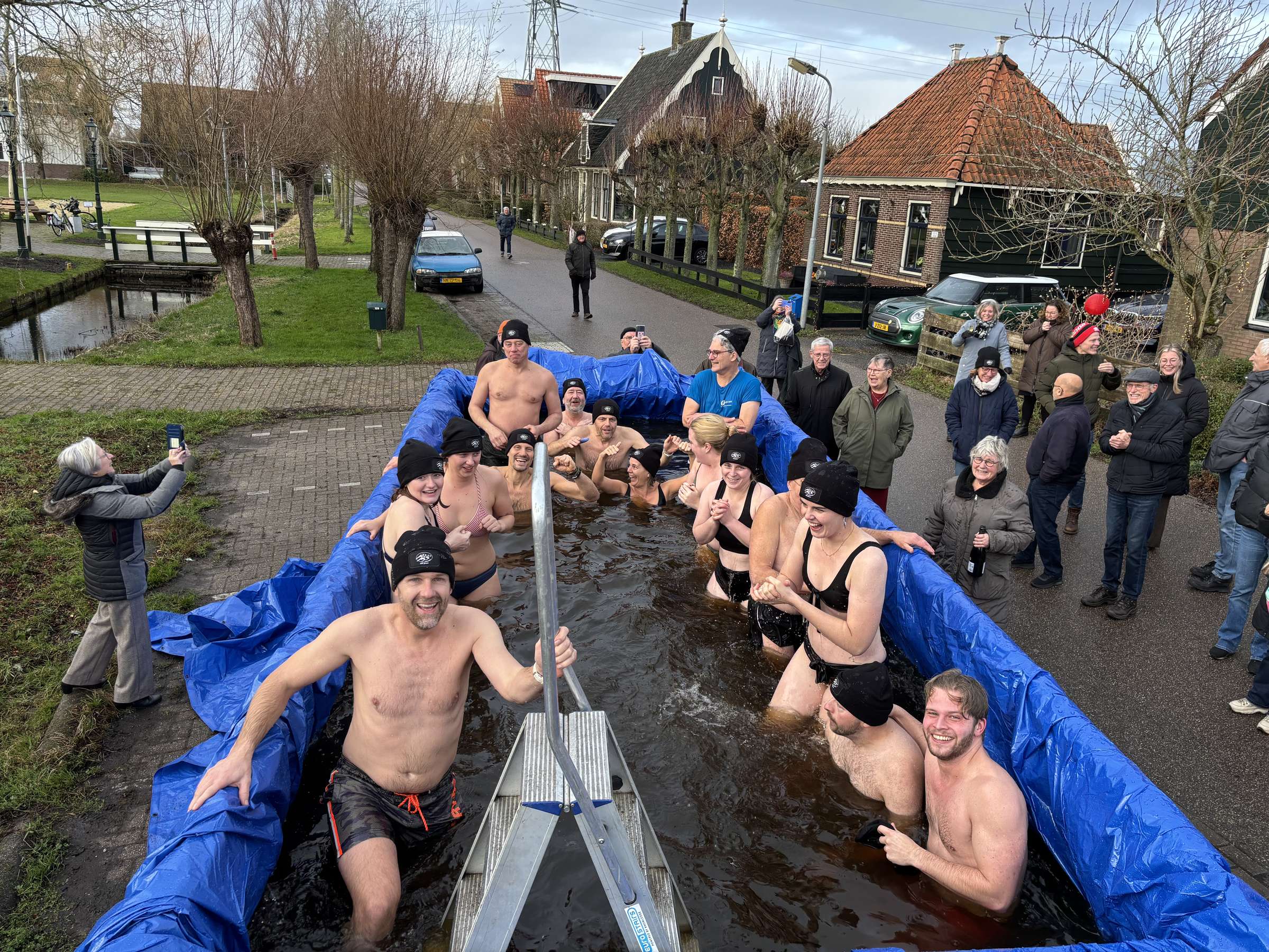Nieuwjaarsduik 1-1-2026 in kader 125 jaar Klein Maar Dapper