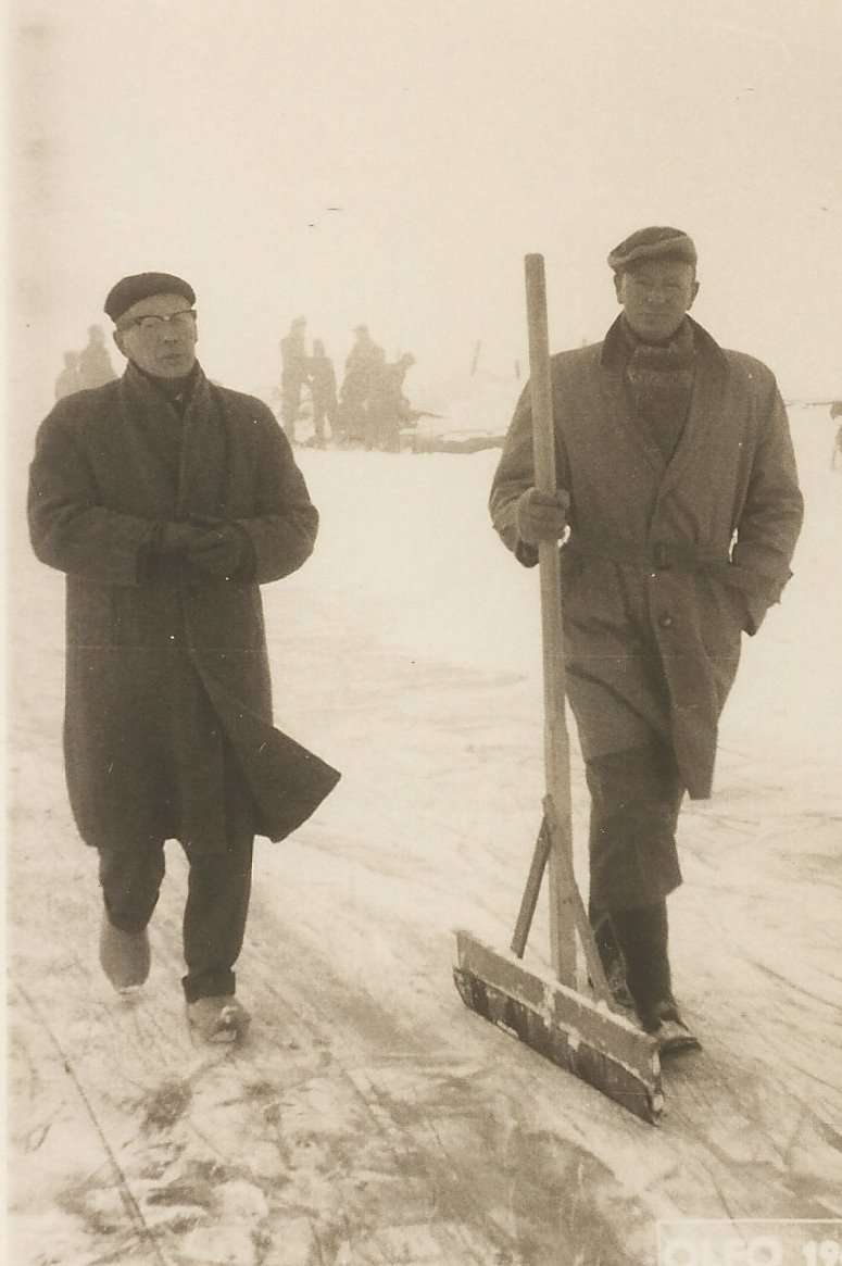 ijsclub_opperdoes_cor-de-graaff-en-jan-zwier-op-de-dijkgracht-1963