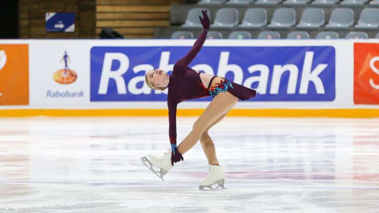 Lindsay van Zundert deze week in actie bij Challenge Cup en NK Kunstrijden in Tilburg